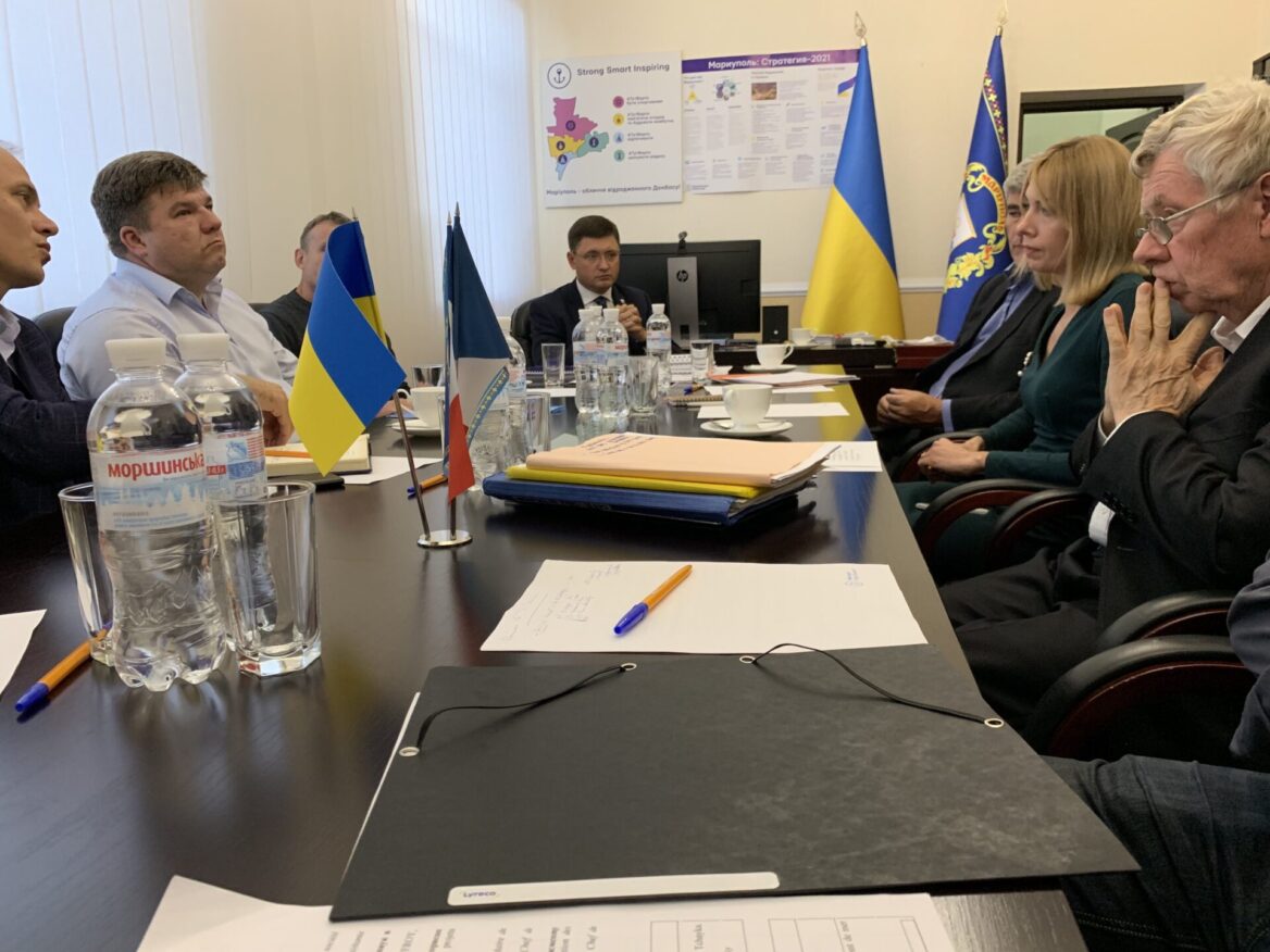 Réunion en mairie de Marioupol